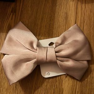 Icing pink bow, brand new!